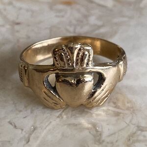 Vintage 10K Solid Yellow Gold Claddagh Ring